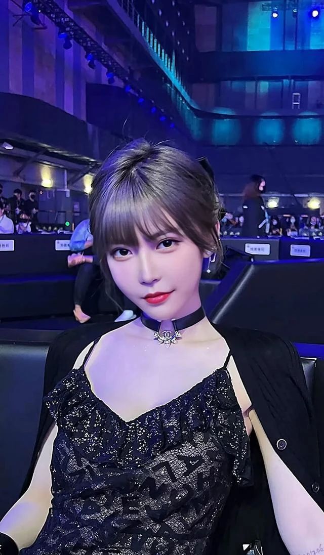 周淑怡爆料:我在我老爸面前跳擦边舞都没关系,众网友表示真的很炸裂