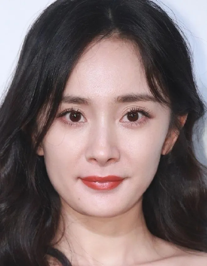 杨幂新剧杀青又被嘲,状态撑不住镜头特写,剧方疑似内涵不看剧本