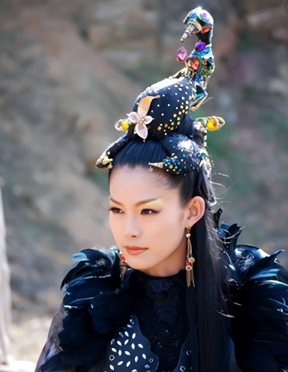 于娜治好了容貌焦虑?曾是惊为天人的"岩女郎",缘何高开低走