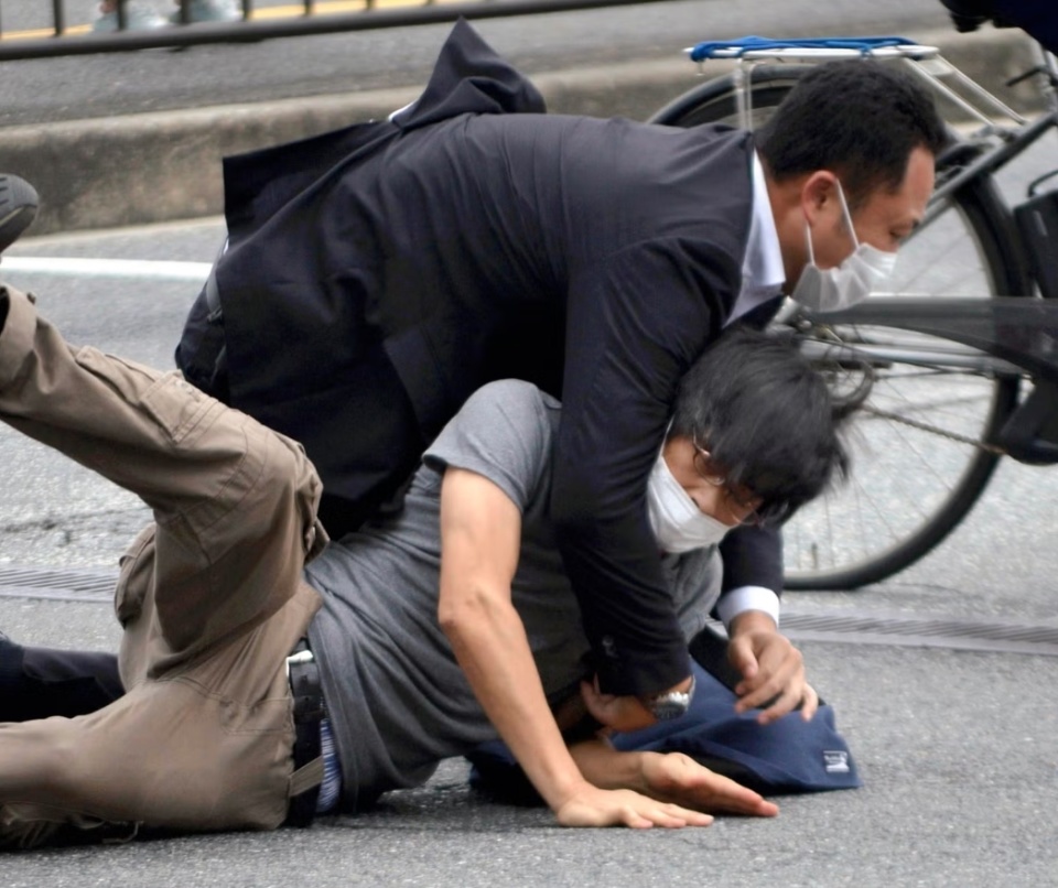 安倍晋三遇刺案凶手解释为何射杀日本首相_腾讯新闻