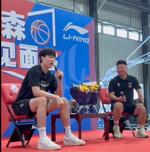 杨瀚森：CBA对抗特别激烈 NBA是主动寻求身体对抗 每个都为争饭碗