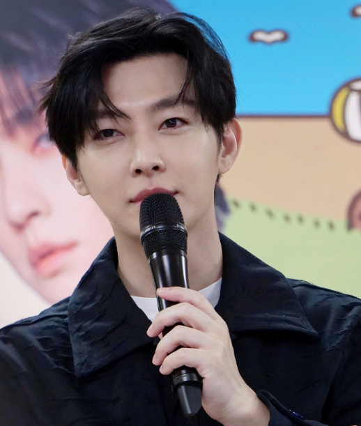 炎亚纶香港演唱会正式官宣,网友:坚决抵制,这种人就应该封杀!