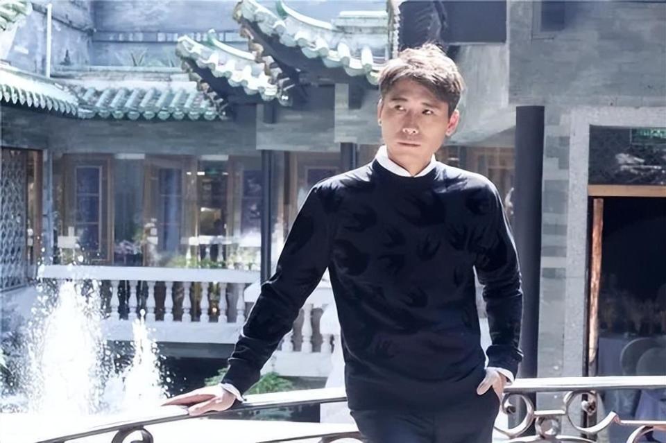"星二代"李乃文:戏红人不红,与颜丙燕意难平,48岁终结婚