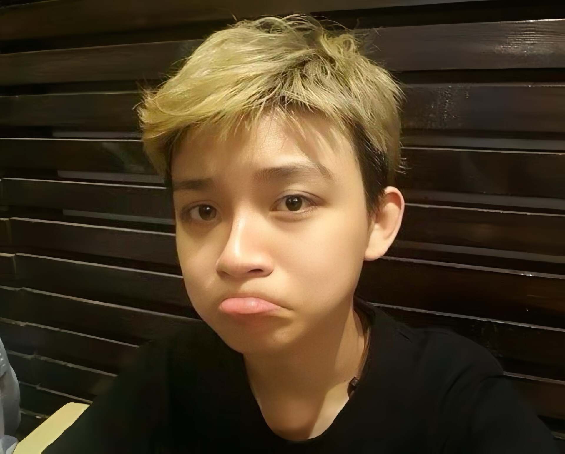 香港演員開水晶店，收入是TVB拍戲的十倍，和同性愛人感情穩定 - 