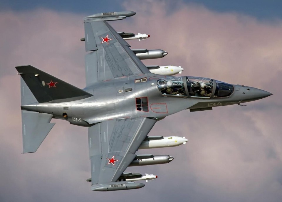 伊尔库茨克航空工厂向俄罗斯国防部交付今年第一批雅克-130高级教练机