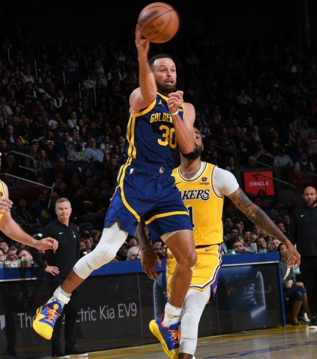 库里328复仇湖人达成新成就且连刷纪录打得浓眉提前认输