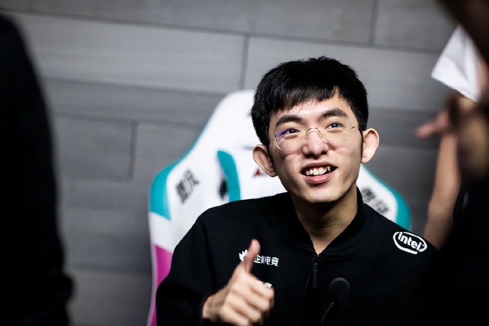 lwx对线rulerrng大战jdg继续首发汤圆圣枪哥也重回首发