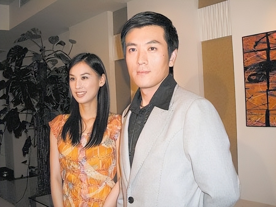 黄圣依:出身书香世家一路读名校,为何选娱乐圈捆绑杨子二十年?