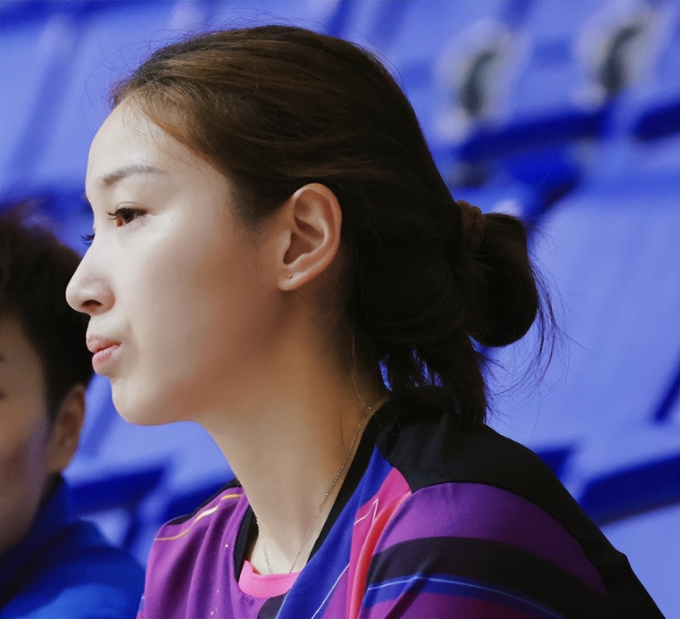 钱天一美照清艳脱俗,柳叶蛾眉丹凤眼,不愧国乒第一