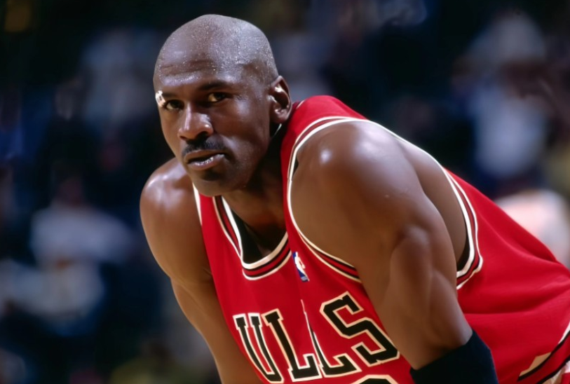 乔丹15年nba生涯10次当选得分王,那5个赛季输给了谁?艾弗森上榜