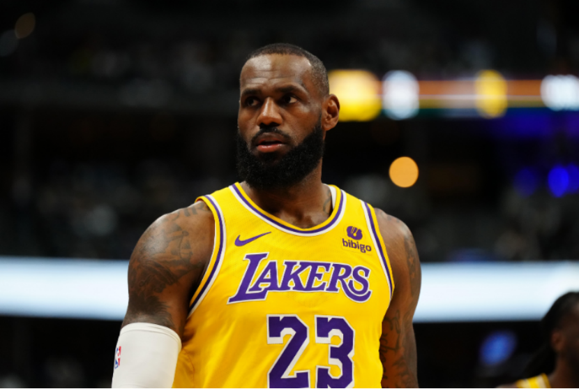 虽然成功赢下比赛,让湖人球员能够暂时缓一口气,但他们现在依然处于