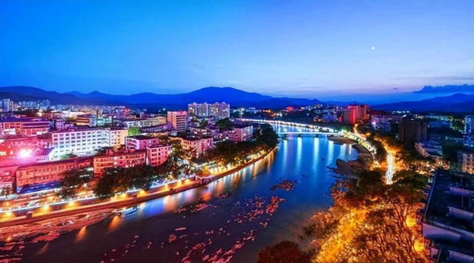 海南中线哪里更适合过冬避寒和旅居养老，全方位解析来了_腾讯新闻