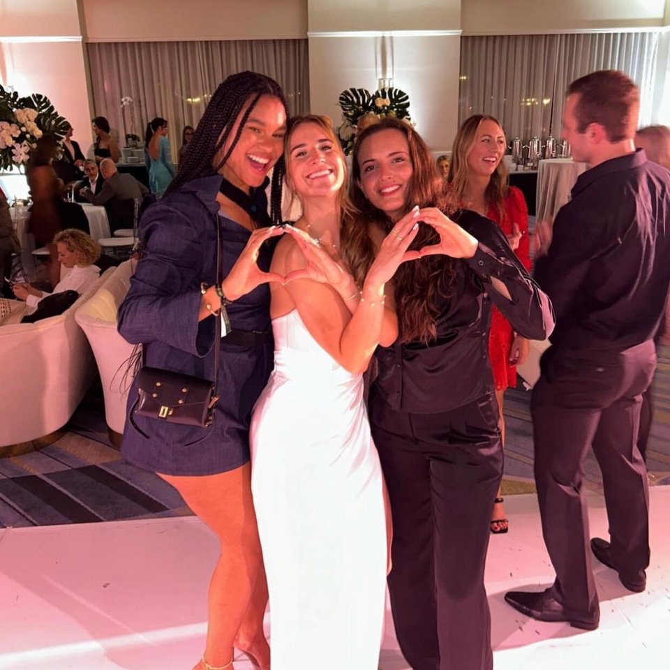 26岁女库里正式结婚众星云集瓦妮莎祝贺佩总和大加出席合影