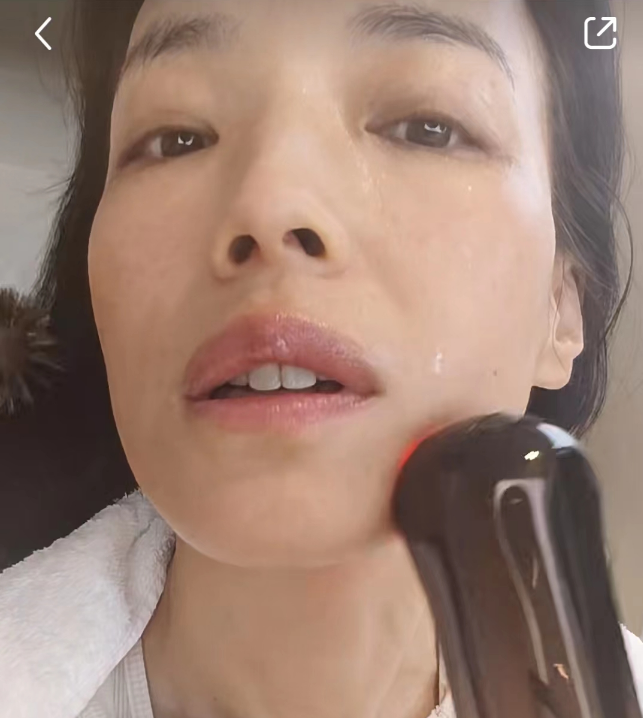 47岁舒淇晒无修图全素颜,脸上雀斑明显,皮肤紧致无皱纹状态超好_腾讯