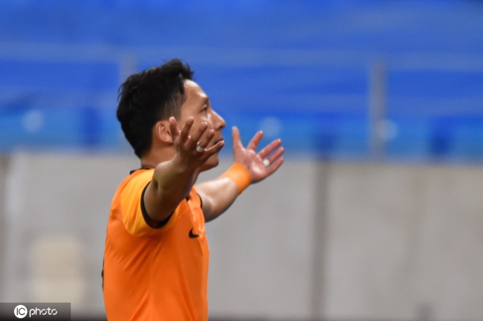 中超:青岛海牛2-2浙江队失好局,张卫连续三场破门,穆谢奎3分钟双响