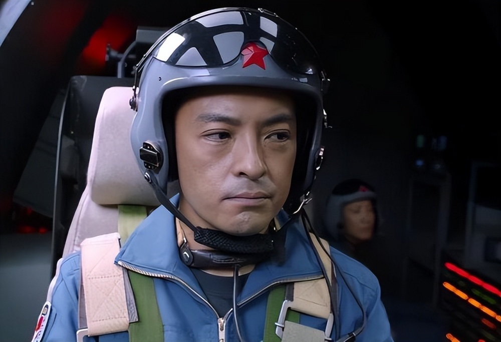 机型升级,轰炸实战,给泄密卖国敲响警钟《勇敢的翅膀》是一种很新的