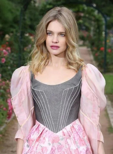 被美化的大女主水果娜,9年时间生两子嫁入lv家族,lisa比她差吗_腾讯