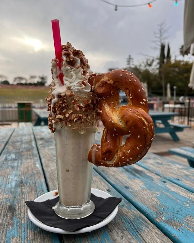 以色列餐厅出了个马桶装巧克力冰激凌,这吃得下去嘛?