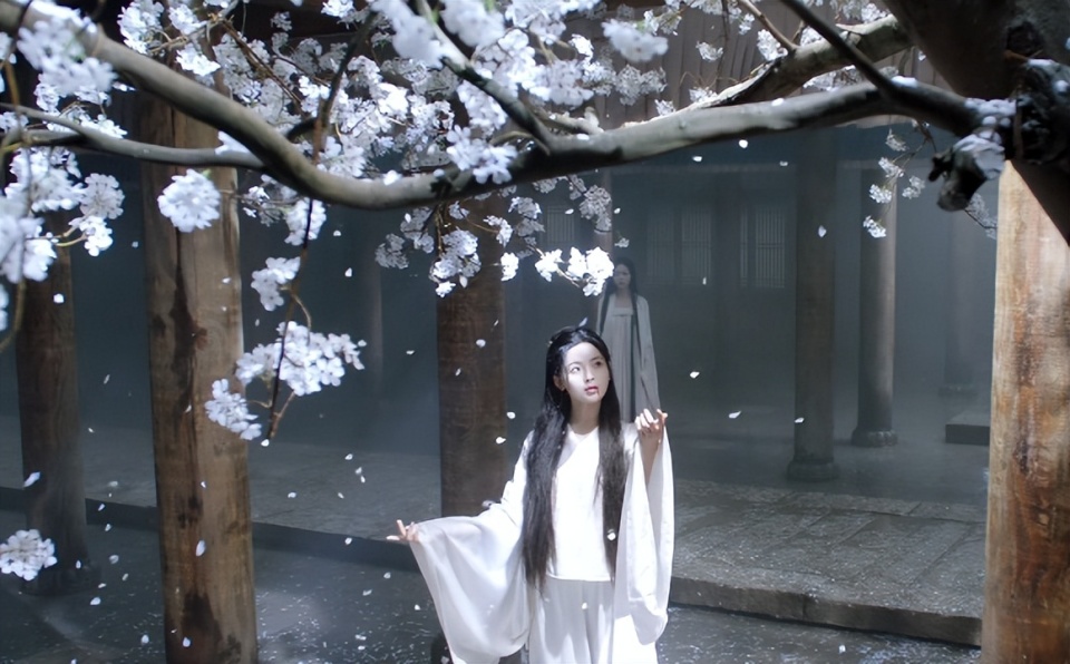 仅播1天,拿下热度榜第一,《墨雨云间》把古装剧的荣光找回来了