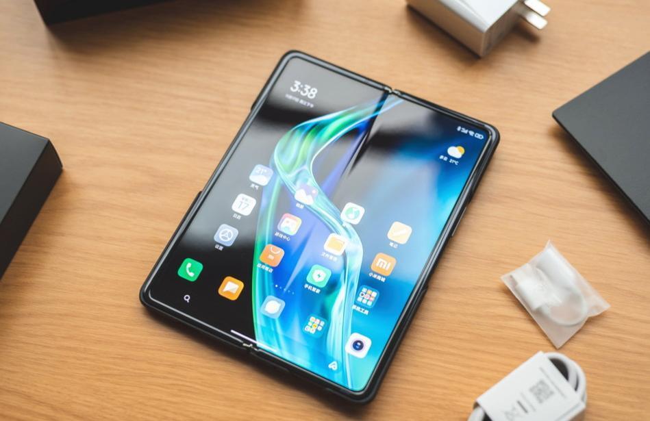 小米mixfold3折叠屏手机曝光或将实现真正全面屏潜望式长焦