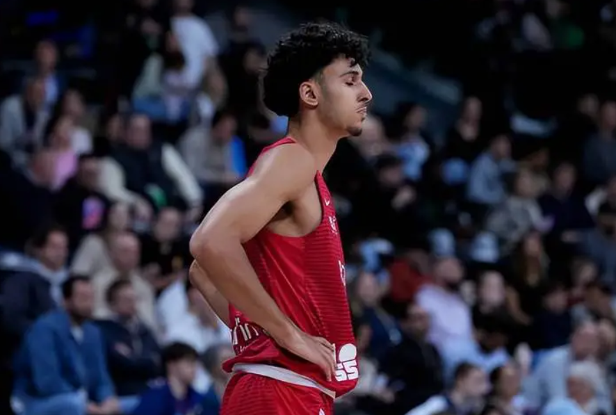 当然,火箭在选择里萨谢方面并没有主动权,因为在火