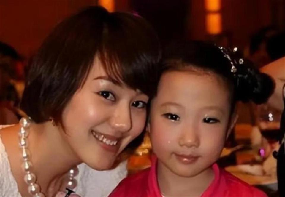 包养四个男人，嫁给70岁富翁？女主持人王冠私生活谣言有多离谱_腾讯新闻