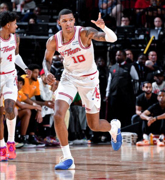 連續9場得分上雙！火箭22歲前鋒同時提升2位置，西決中鋒都要讓位 - 