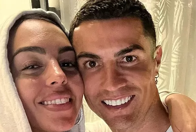 《红色警戒3》中盟军新闻官扮演者吉玛-阿特金森等人