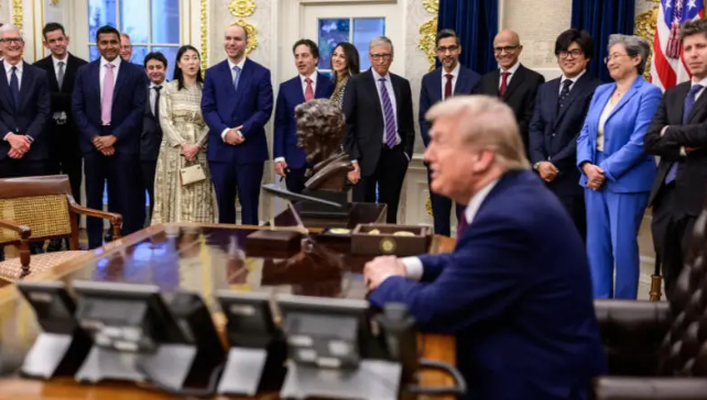 “白宫密会美企巨头，确定AI监管框架，仍剑指中国”