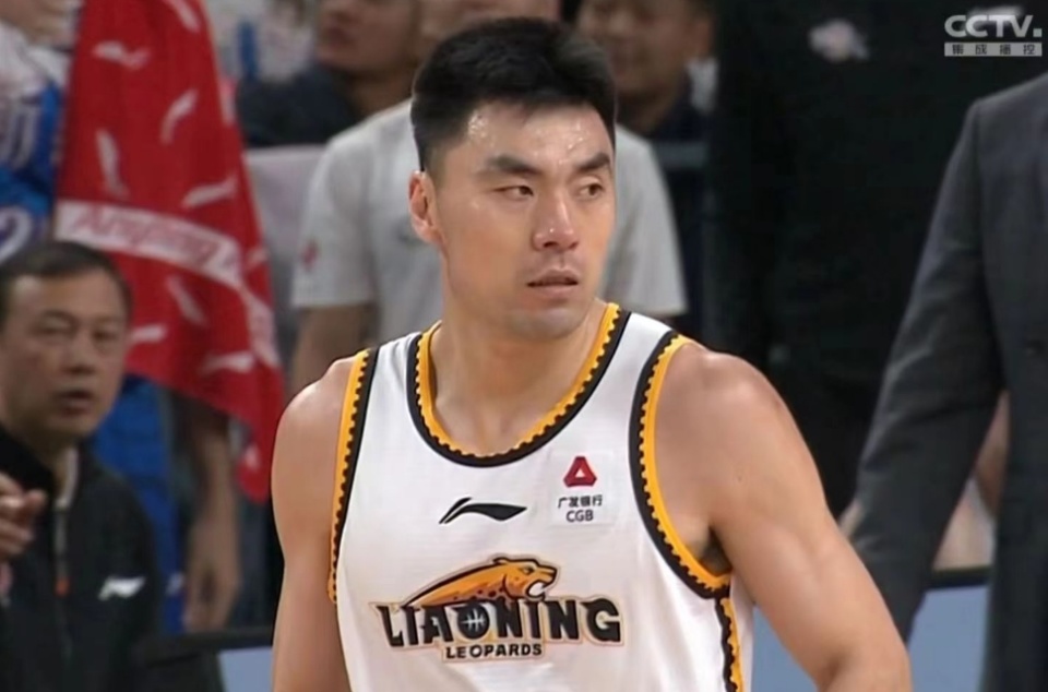 辽宁男篮压制新疆李晓旭85宝刀不老双塔合砍1612齐麟11分