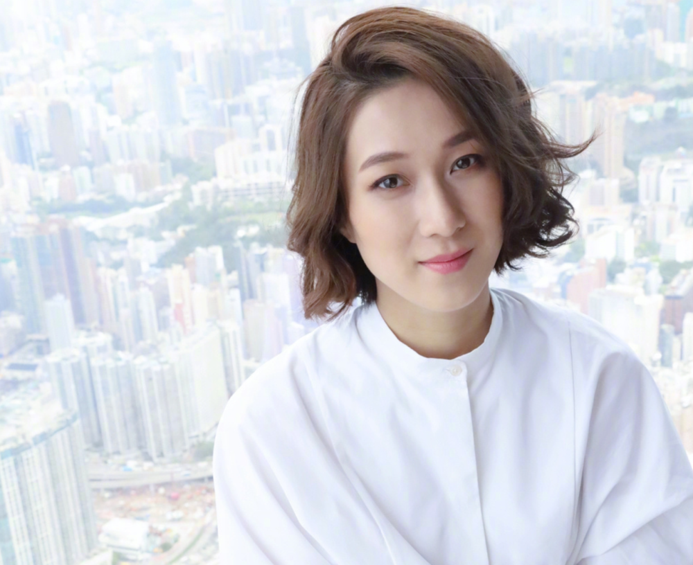 钟嘉欣:恨别林峯,情断伍允龙,她为什么最终选择嫁给jeremy?_腾讯新闻