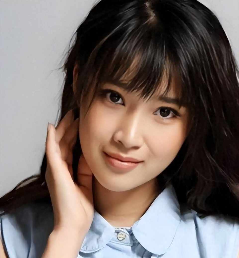 刘之冰自己可能都没想到，曾躲在妈妈身后的继女，会成为他的骄傲_腾讯新闻