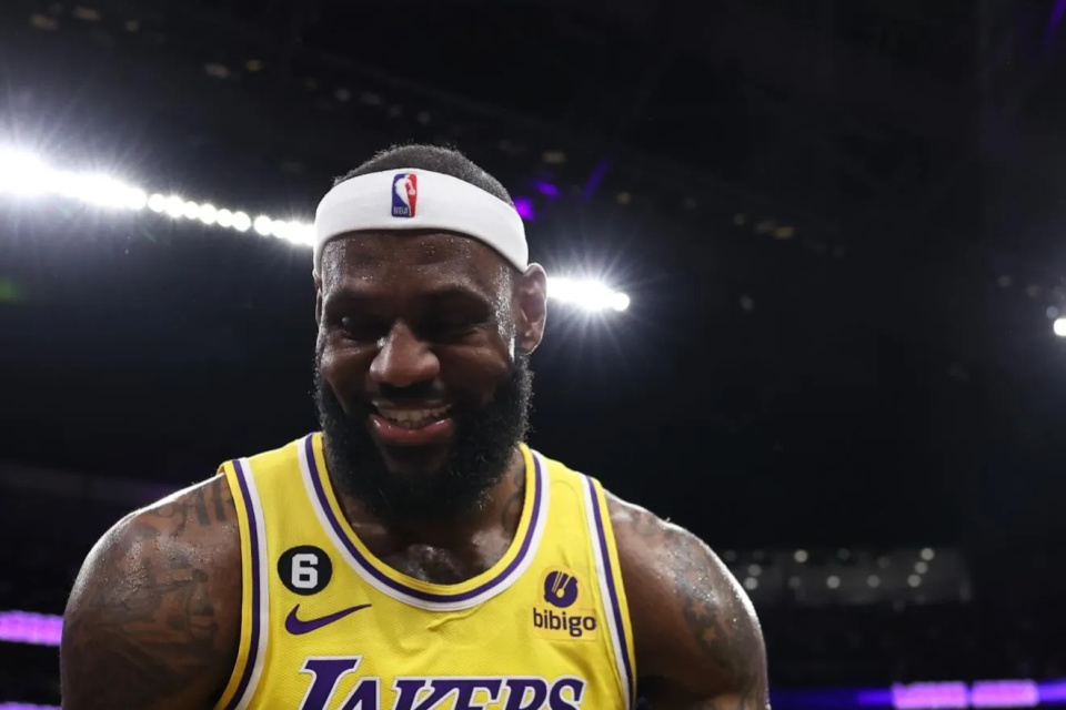 詹姆斯又被打脸,东契奇nba总决赛失败后,拒绝拿受伤做