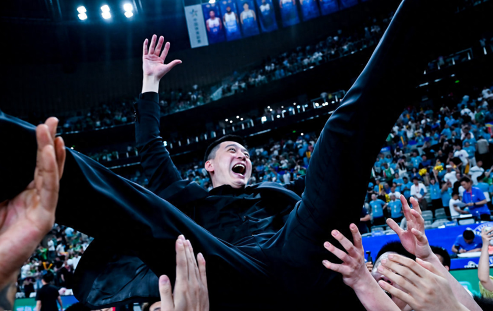 又心酸的帖子"哥几个把你打闭麦了……"我承认,的确如此,总决赛前后