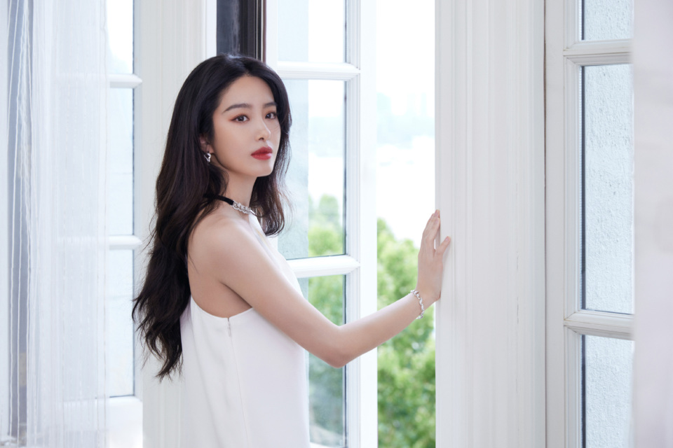 众所周知,《大江大河2》开始登场的成年梁思申,同样是一个自小国外