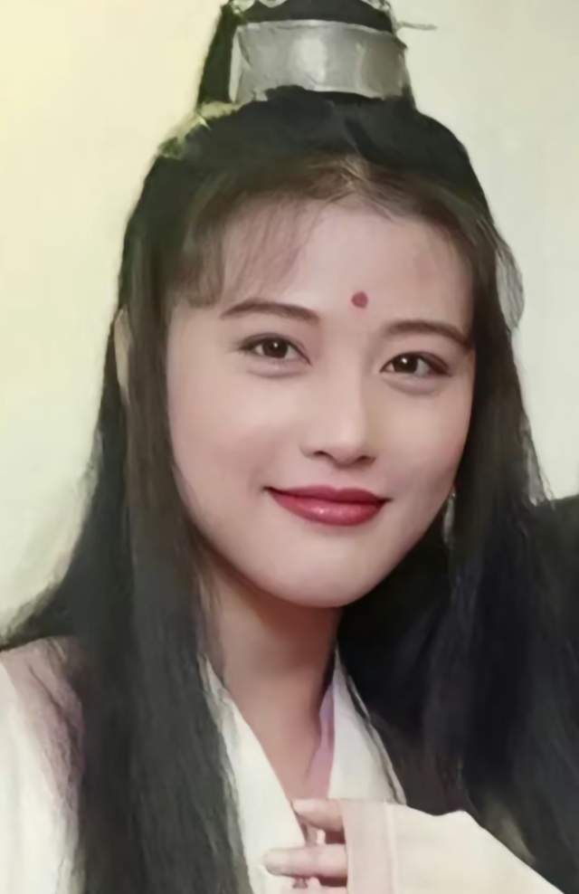 周海媚:04年为爱定居北京,刚过57岁生日!