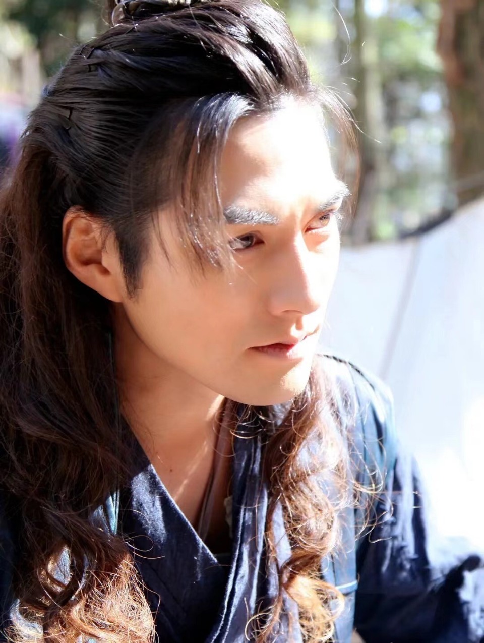 45岁严屹宽一出场,才知道什么叫古装建模脸