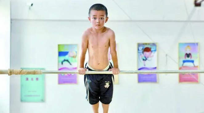 体谈丨7岁体操天才小将让人疼爱，金牌窘境让我们离体育大国有多远？