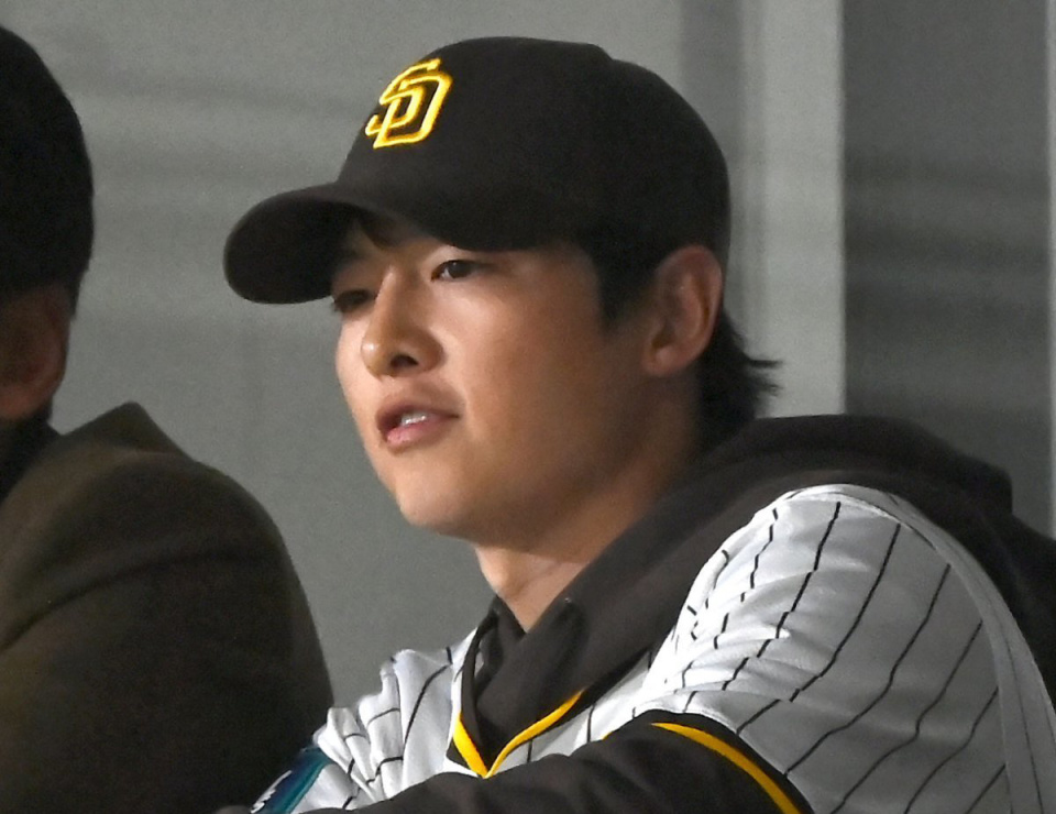 玄彬孙艺珍,宋仲基凯蒂等众星夫妇同场看球,宋仲基