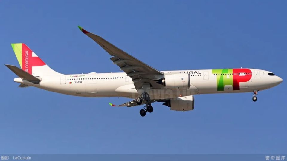 图:葡萄牙航空a330-900  摄:拉上窗帘范堡罗航展在英国,与巴黎航展