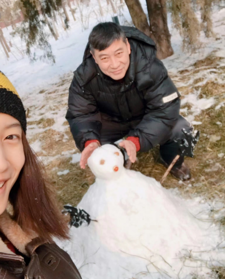 一级演员啜二勇:女儿是知名演员,被陈道明赏识,观众也很喜欢_腾讯新闻