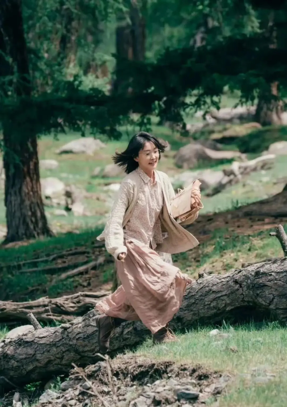 结局撕裂美好,8字贯穿全剧,《我的阿勒泰》豆瓣冠军当之无愧