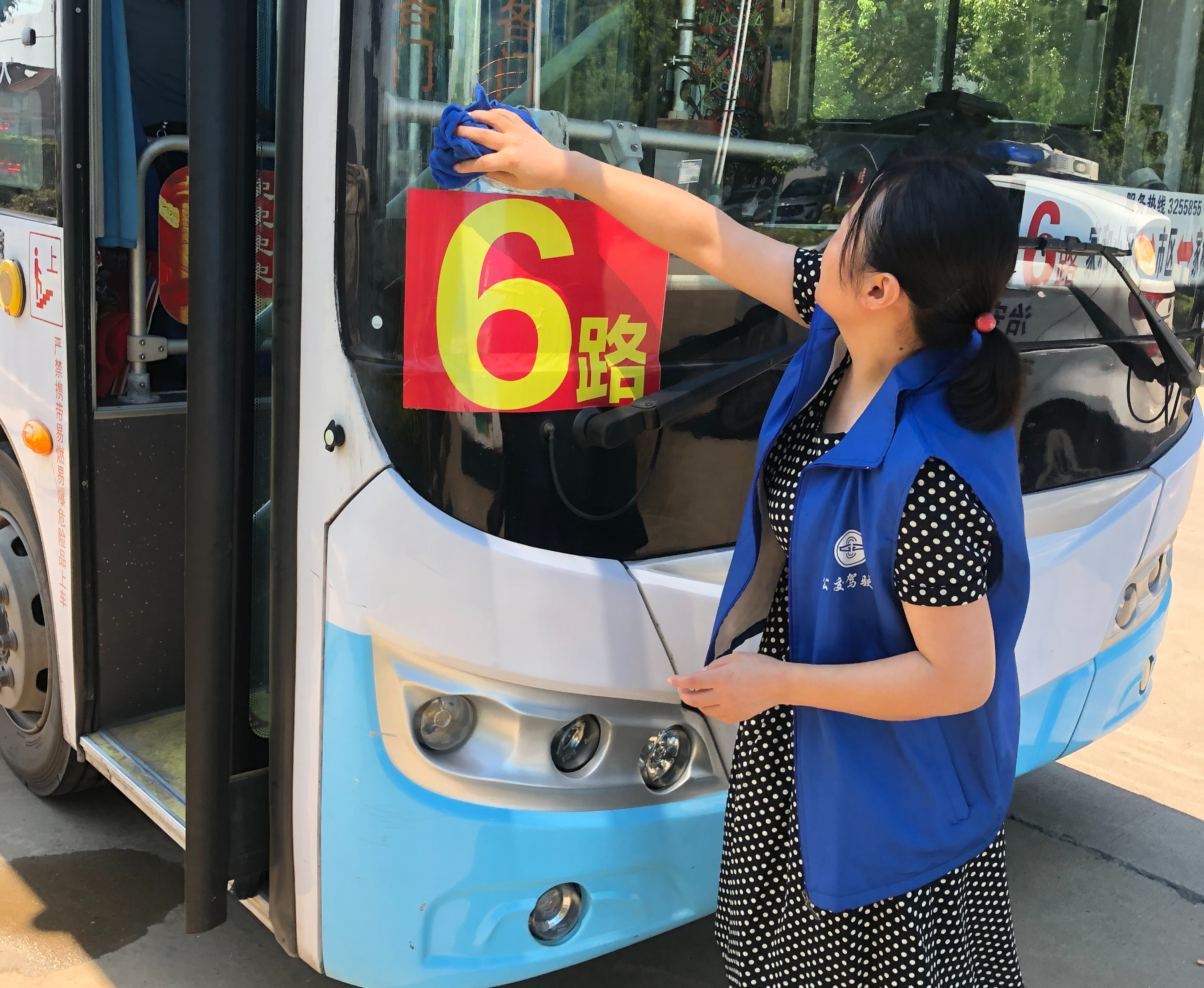 应城公交"娘子军" 用服务诠释精彩人生