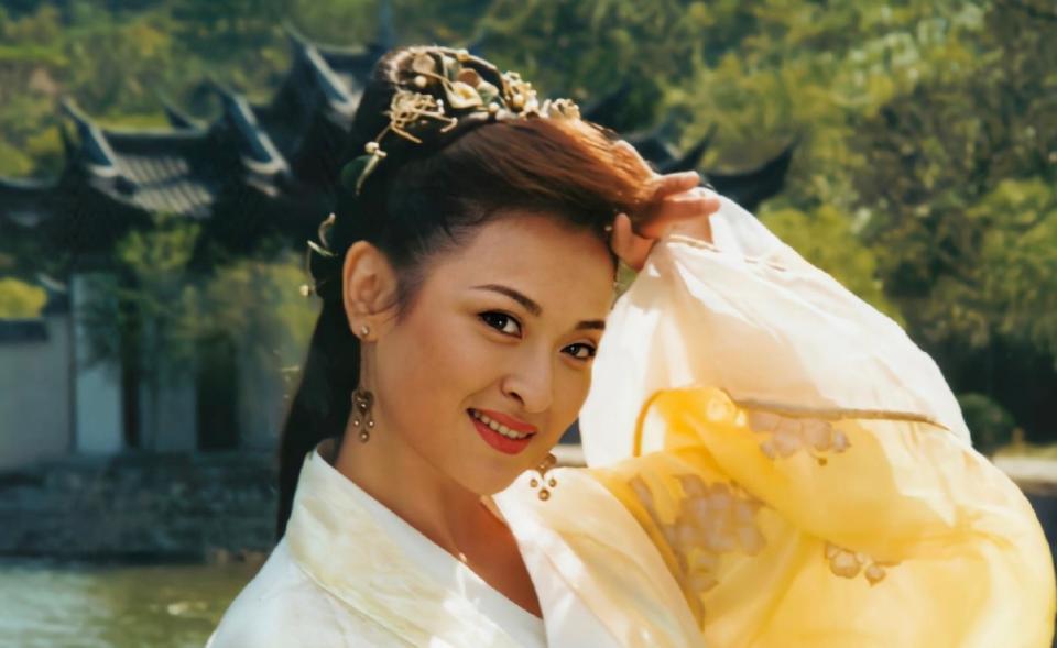 她凭《雪山飞狐》中的苗若兰爆红,而后嫁离异富豪,如今怎样了?