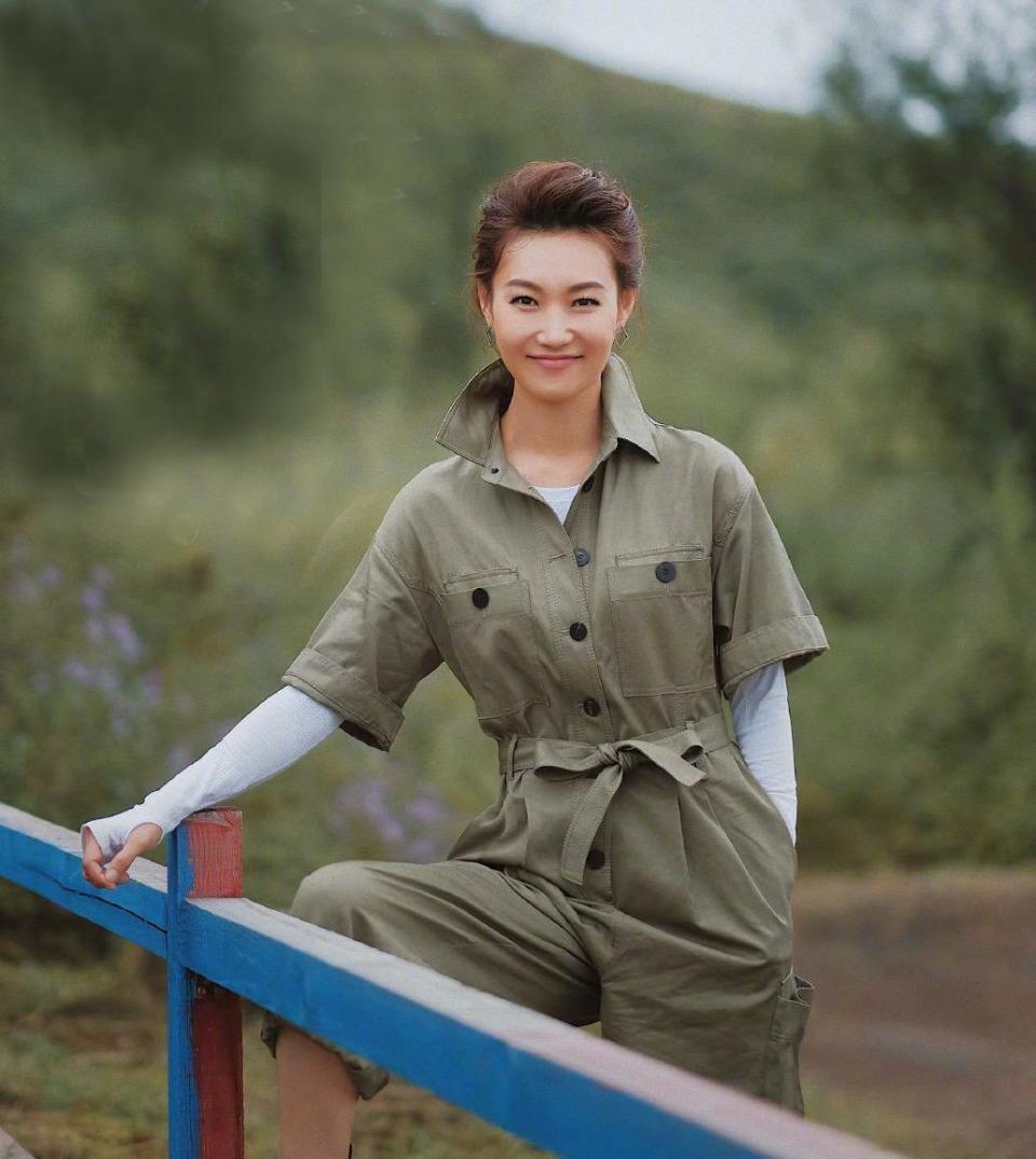 如今证明,47岁"未婚未育"的李梓萌,如愿走上了另一条人生大道_腾讯