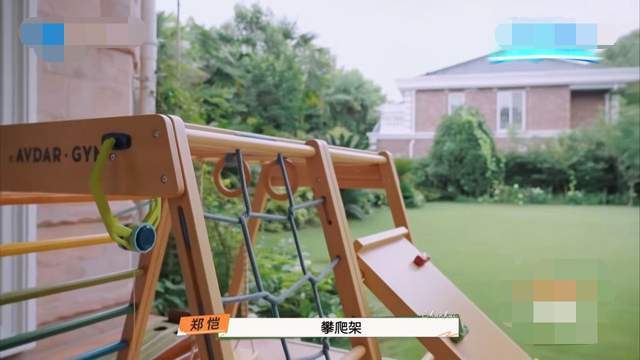 郑恺曝光别墅豪宅内景为女儿堆满儿童玩具带女出镜满面温柔