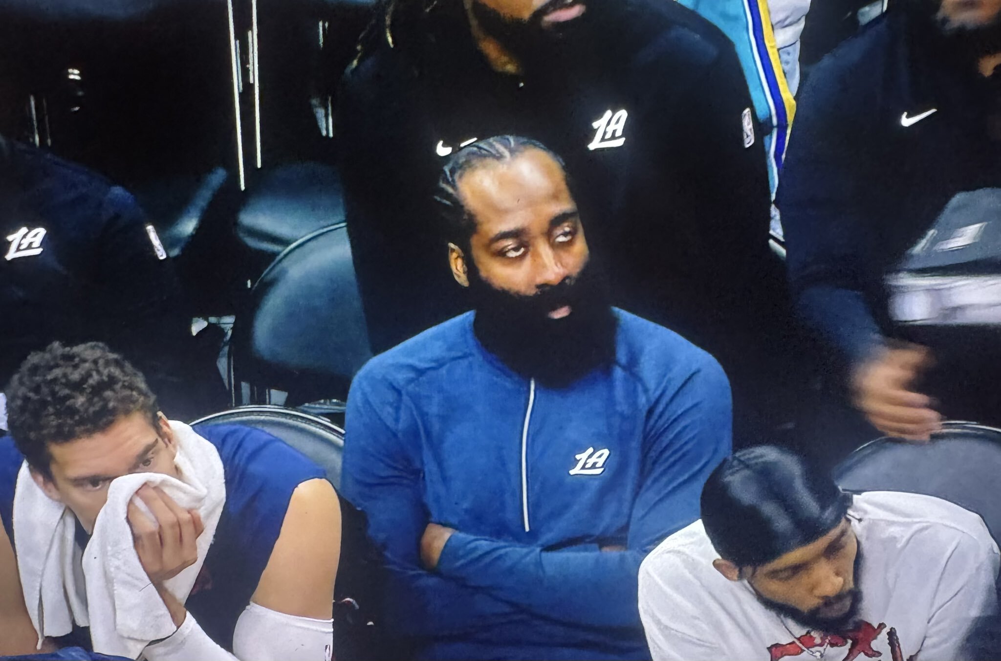 哈登傳球失誤聯盟第一！隊記點名批評其不拼搏 快船有卡無登凈勝33分 - 