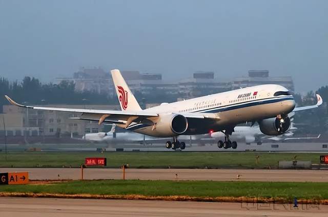 而且最为关键的,京沪快线就算一天20班,每一班都用a350-800这样的飞机