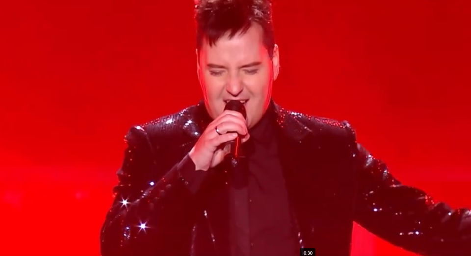 小杨哥演唱会大翻车维塔斯假唱朴树忘词跑调张信哲差点摔倒