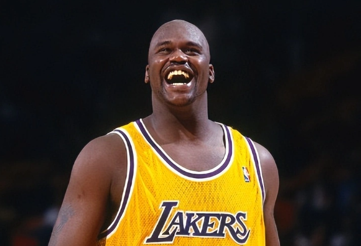 奥尼尔之外,他们还陆续得到了科尔西,霍里等球员,并且还签回了"show